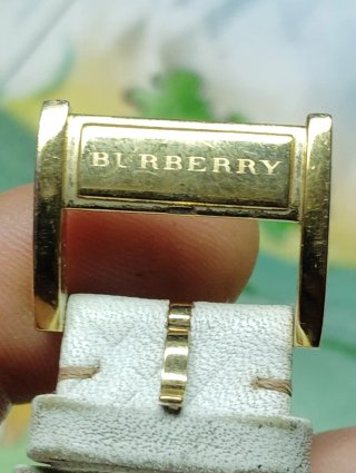 Reloj Burberry Dorado Correa Blanca