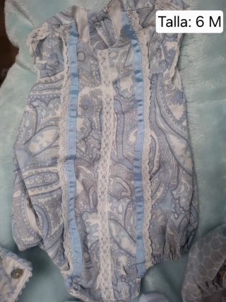 Peleles para bebé a elegir. Precio 7 € cada uno.
