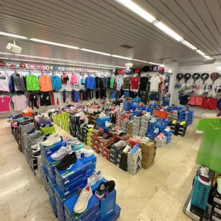 Proveedor de ropa y zapatillas español