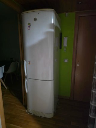 Nevera grande blanca