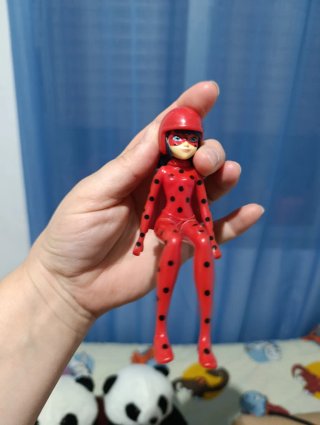 Moto de Ladybug con figura incluida