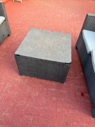 Conjunto de jardín: 2 sillones, sofá y mesa