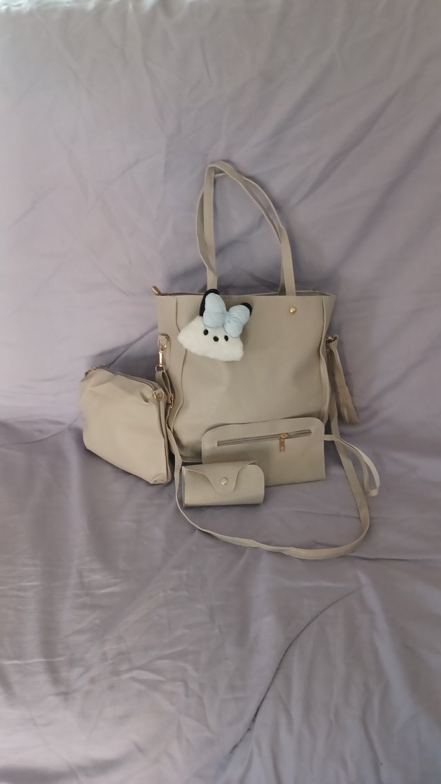 Bolso Cuero Sintético Gris con Accesorios