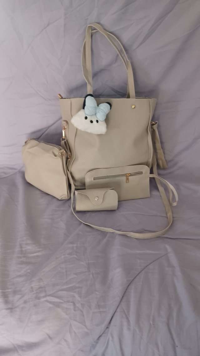 Bolso Cuero Sintético Gris con Accesorios
