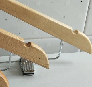 Lote 3 Perchas Madera pinzas metal. Tamaño grande