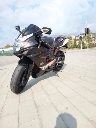 Suzuki GSX-R 1000 Negra/Roja