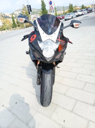 Suzuki GSX-R 1000 Negra/Roja