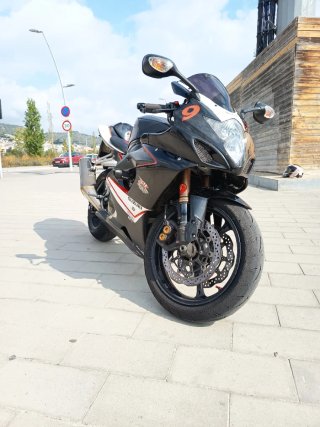 Suzuki GSX-R 1000 Negra/Roja