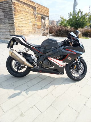 Suzuki GSX-R 1000 Negra/Roja