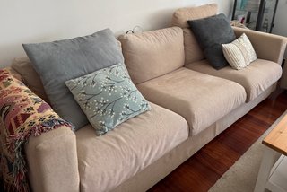 URGE. Sofás de tela beige y gris