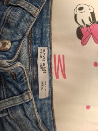 Pantalón corto vaquero con pedrería