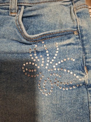 Pantalón corto vaquero con pedrería