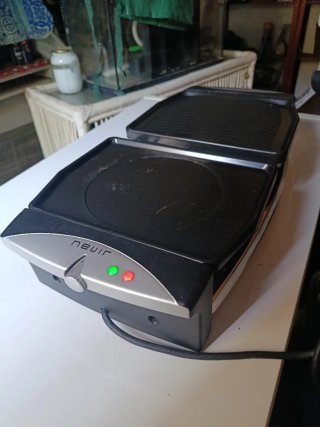 Plancha Eléctrica Nevir. Buen estado