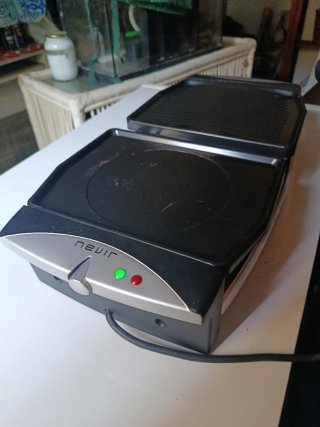 Plancha Eléctrica Nevir. Buen estado