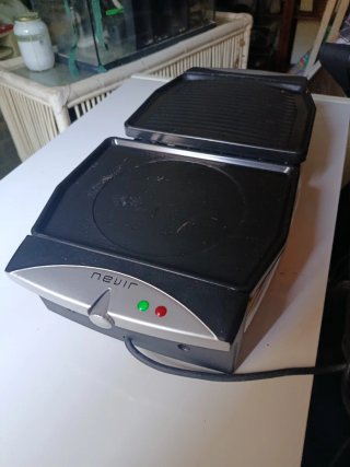 Plancha Eléctrica Nevir. Buen estado