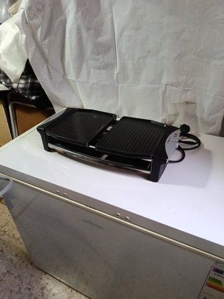 Plancha Eléctrica Nevir. Buen estado