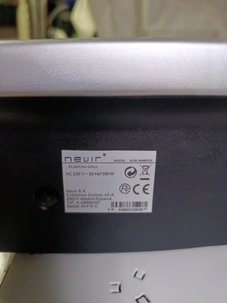 Plancha Eléctrica Nevir. Buen estado