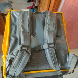 Mochila Glovo amarilla