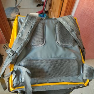 Mochila Glovo amarilla