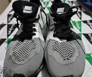 Nike Flyknit Racer Negro y Blanco