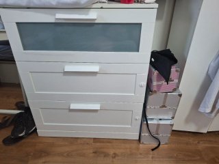 Cómoda blanca 3 cajones ikea  brimnes