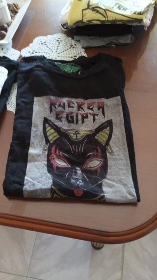 Camiseta sin mangas con calavera y serpiente