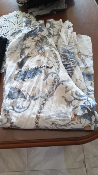 Camiseta sin mangas con calavera y serpiente