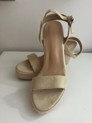 Sandalias cuña mujer beige