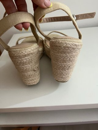 Sandalias cuña mujer beige