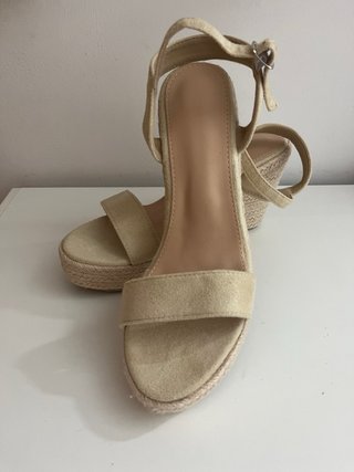 Sandalias cuña mujer beige