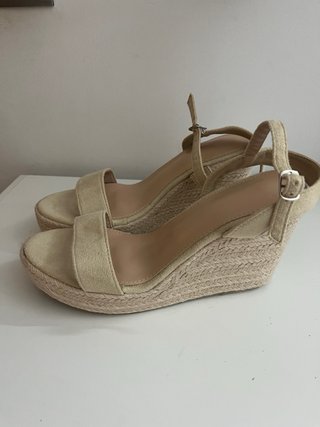 Sandalias cuña mujer beige