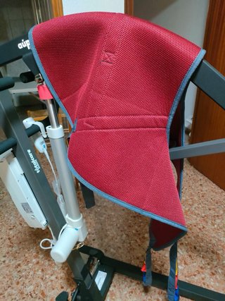 Se vende grúa para enfermos en excelente estado.