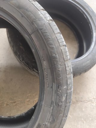 2 Neumáticos 285/45 R22