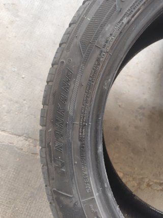 2 Neumáticos 285/45 R22