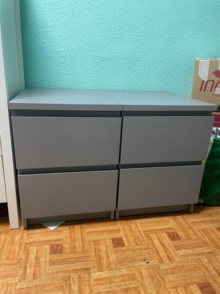 2 Mesitas de noche grises de madera