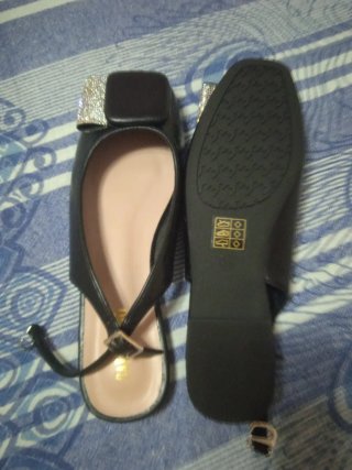 Zapatos negros con pedrería
