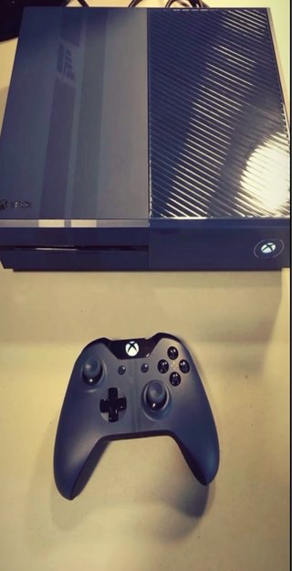Consola Xbox One y mando