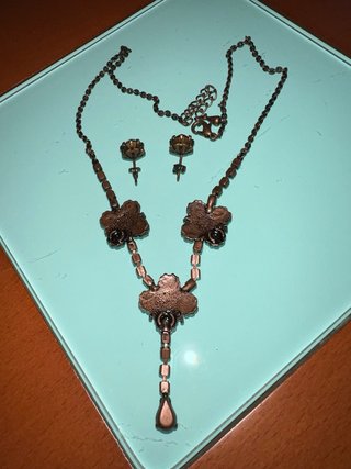 Gargantilla Lotus Arts de Vivre Metal y Granates