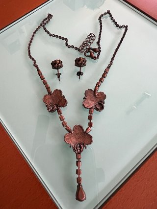 Gargantilla Lotus Arts de Vivre Metal y Granates
