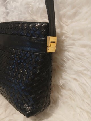 Bolso negro tejido
