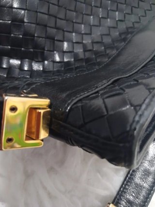 Bolso negro tejido