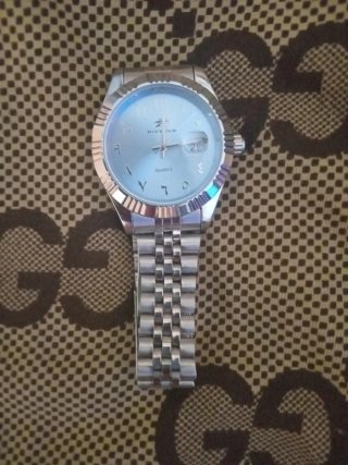 Reloj RICECOQ con números árabes