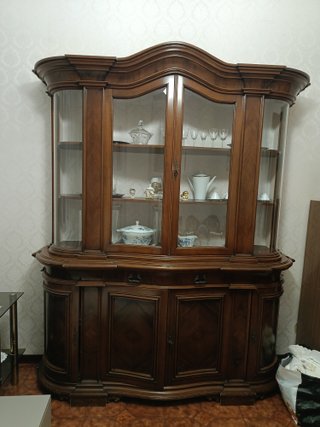 Vetrina sala da pranzo in legno e vetro