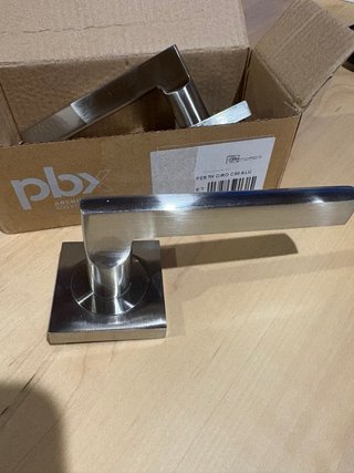 Maneta de puerta moderna NUEVA!!