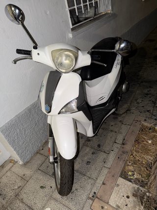 Piaggio Liberty 125 Blanca y Negra