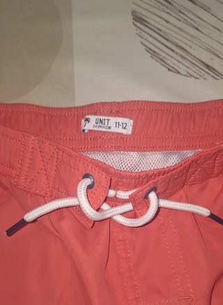 Lote de 2 bañadores Rojo(T-11-12) ,Tiburones(T-12)