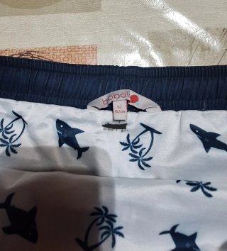 Lote de 2 bañadores Rojo(T-11-12) ,Tiburones(T-12)