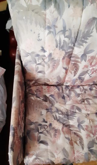 Sofá Cama Tapizado 130cm x 80 cm y altura 80 cm.