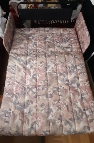 Sofá Cama Tapizado 130cm x 80 cm y altura 80 cm.