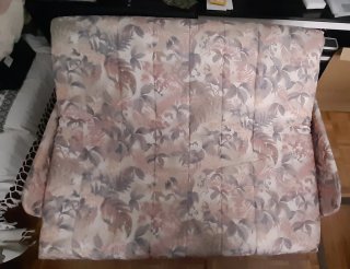 Sofá Cama Tapizado 130cm x 80 cm y altura 80 cm.